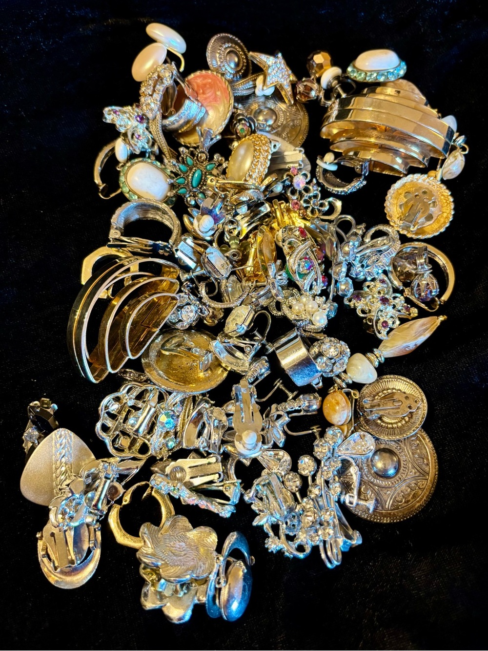 1LB Mixed Gold and Silver Pair Earring Grab Bag Jewelry Lot Wearable